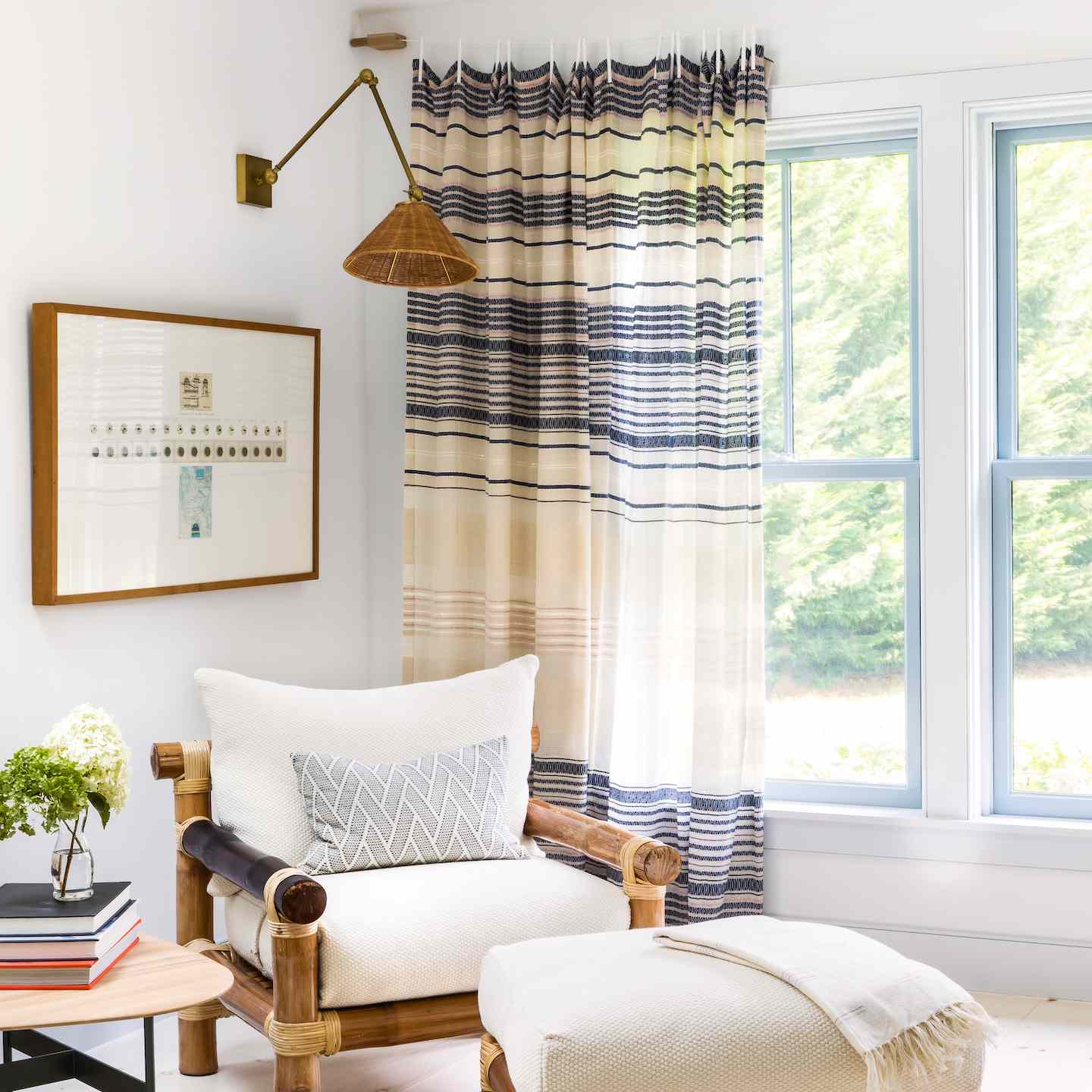 阅读角与木制家具。