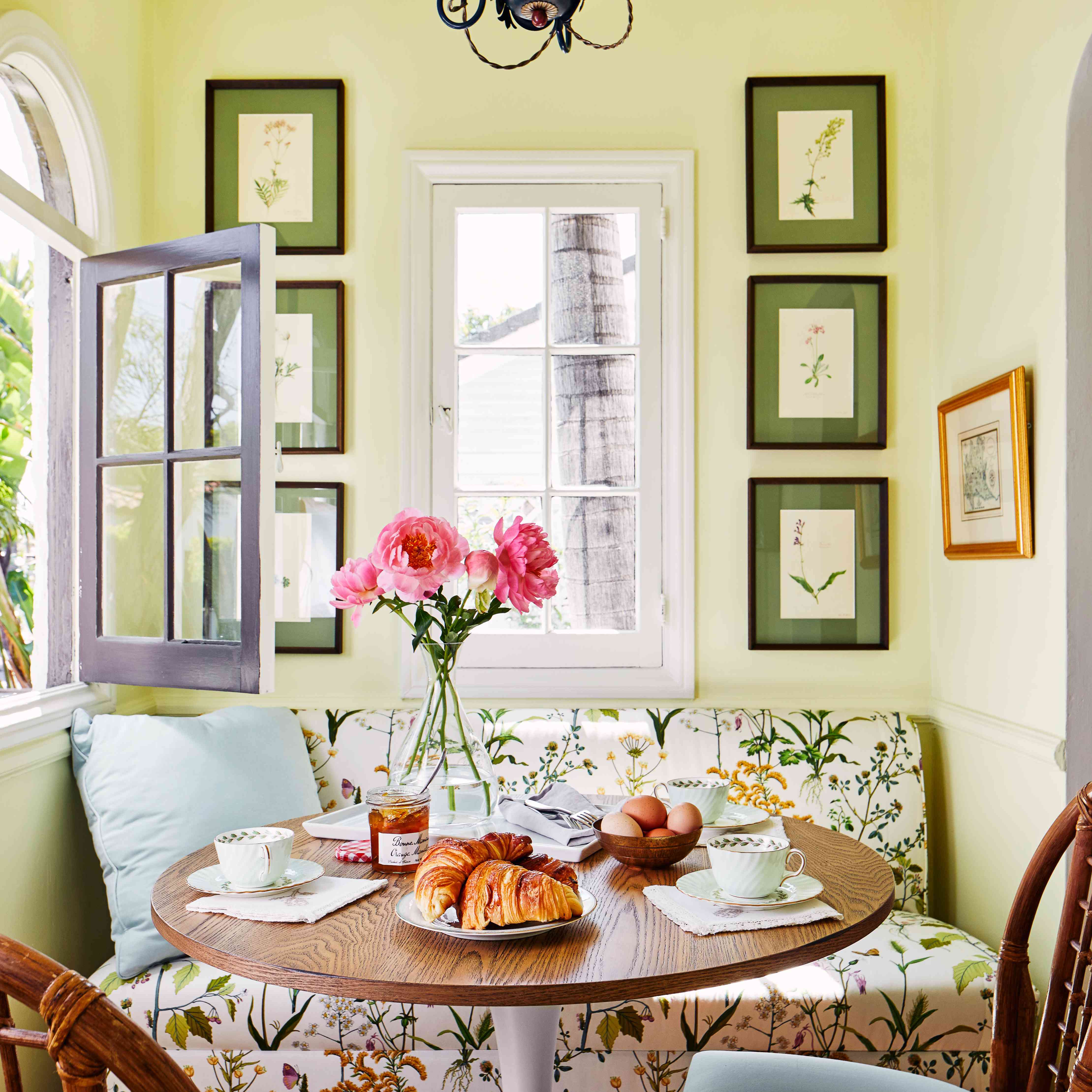 颜色为绿色和黄绿色