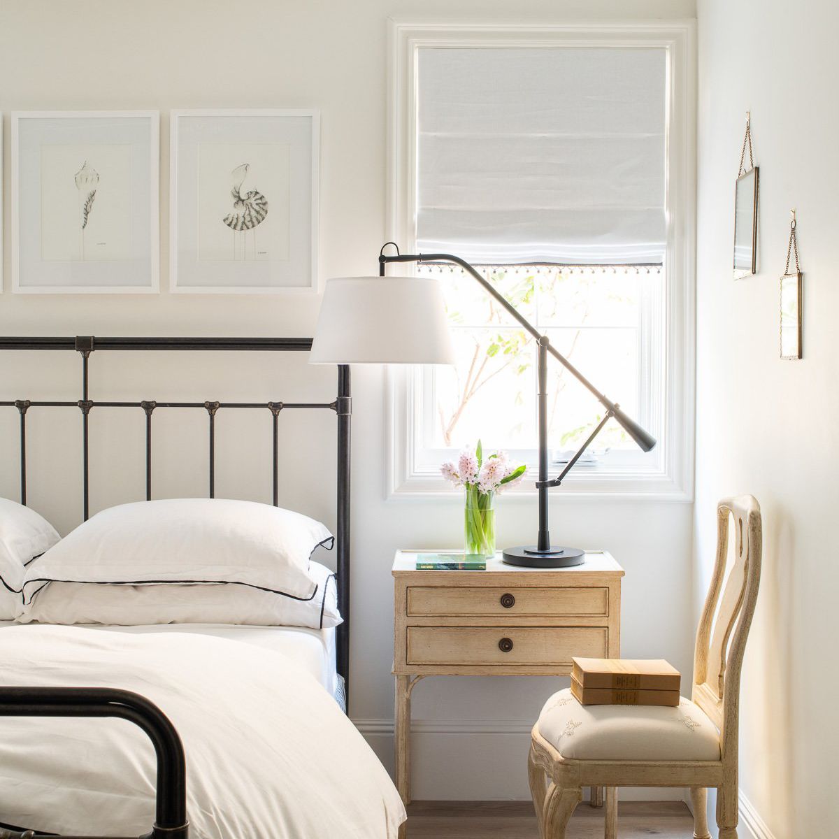 带象牙墙的卧室