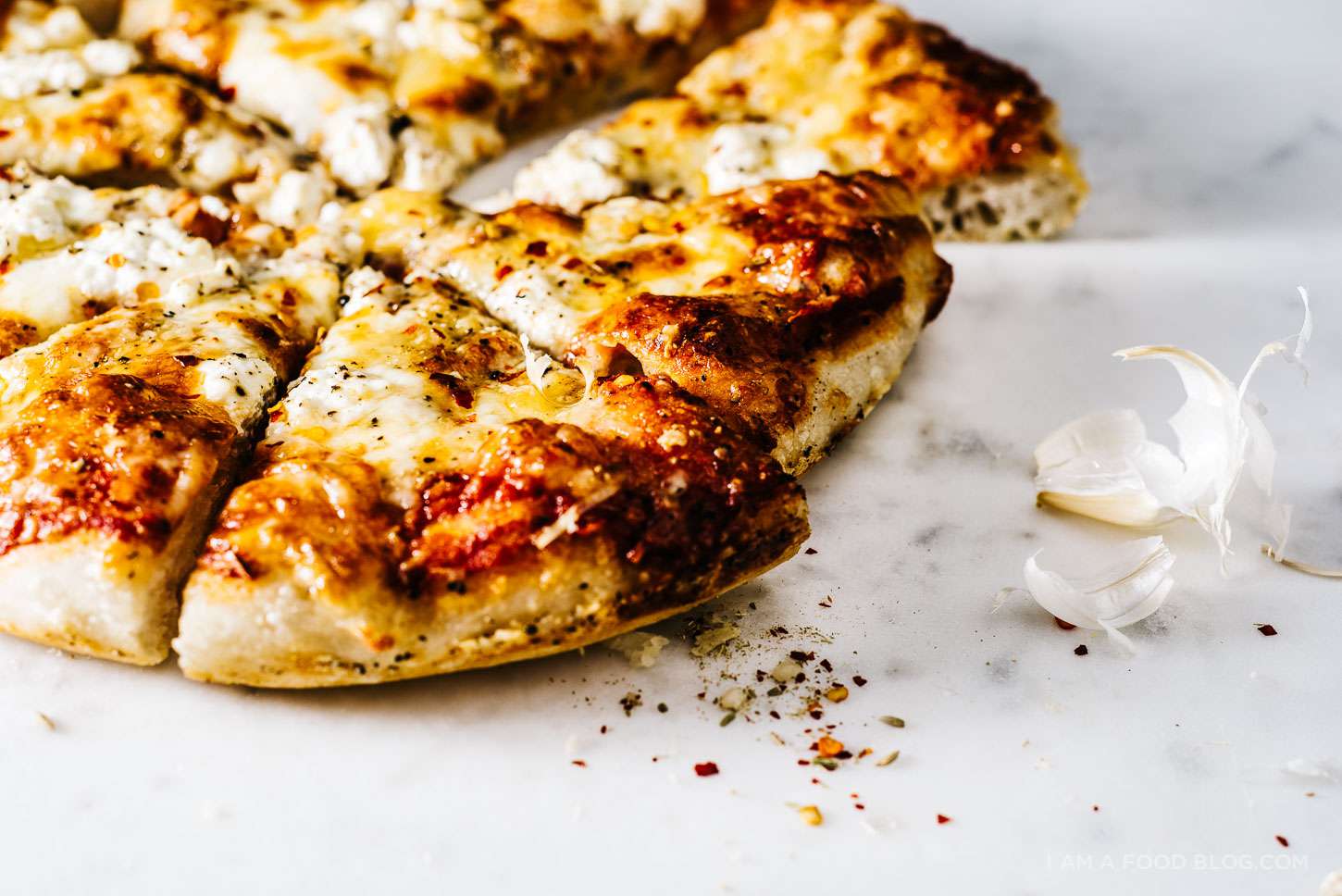 如何重新加热披萨-芝士披萨