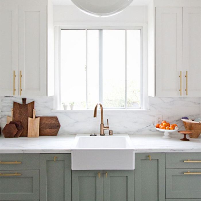 白色和Sage Kitchn