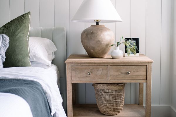 床头柜使用三规则。