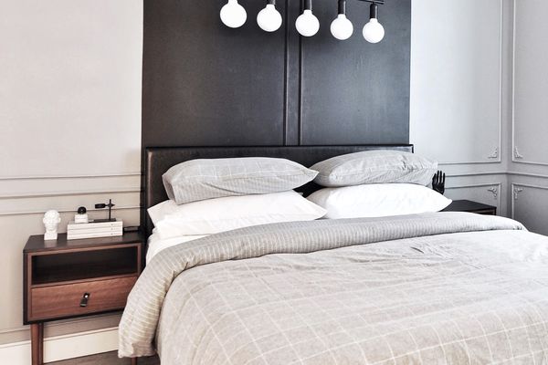 带黑色床头板的卧室 - 最佳卧室的想法