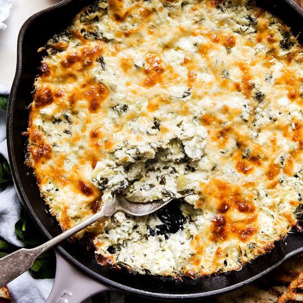 菠菜，朝鲜蓟蘸菜披萨