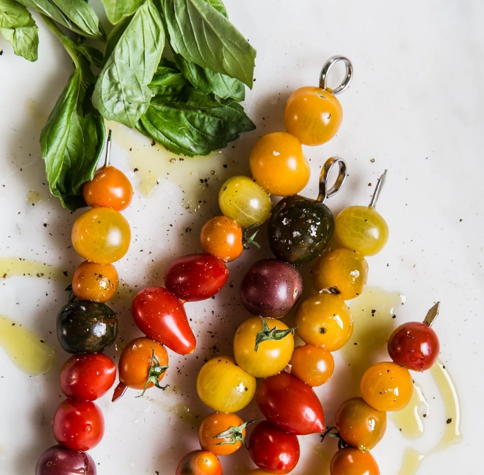 淋上橄榄油的樱桃番茄串